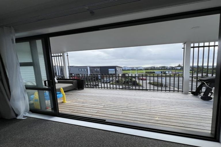 Photo of property in 32 Raranga Lane, Hobsonville, Auckland, 0616