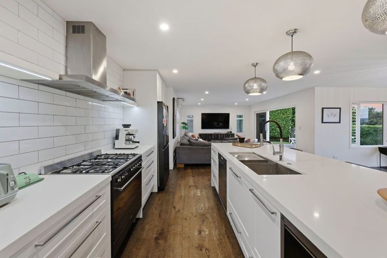 Photo of property in 24 Judkins Crescent, Cockle Bay, Auckland, 2014