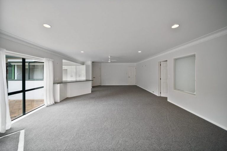 Photo of property in 20 Yarlside Place, Northpark, Auckland, 2013