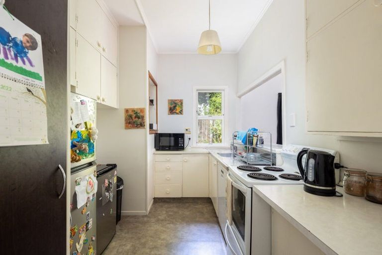 Photo of property in 6 Calvert Road, Moturoa, New Plymouth, 4310