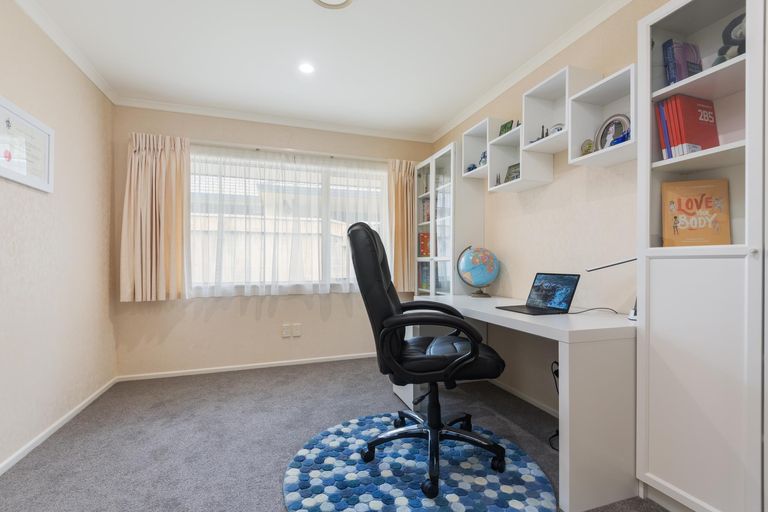 Photo of property in 158 Ruapehu Drive, Fitzherbert, Palmerston North, 4410