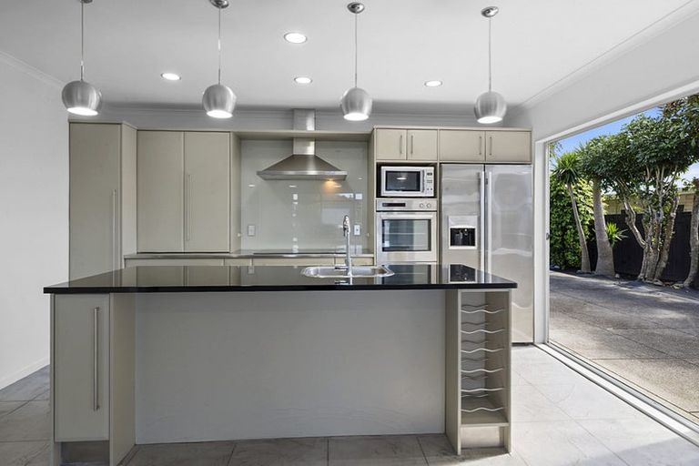 Photo of property in 150 Carrington Street, Lower Vogeltown, New Plymouth, 4310
