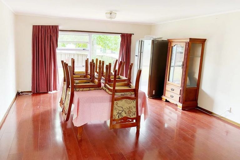 Photo of property in 11 Ravenstone Place, Chatswood, Auckland, 0626