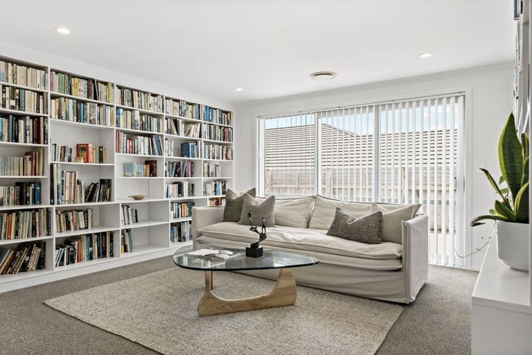 Photo of property in 21 Eric Farley Drive, Kumeu, 0810