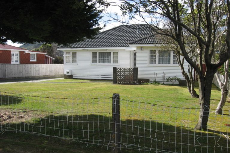 Photo of property in 41 Bledisloe Crescent, Wainuiomata, Lower Hutt, 5014