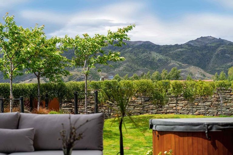 Photo of property in Wooing Tree Vineyard Ltd, 2 Blondie Drive, Cromwell, 9310