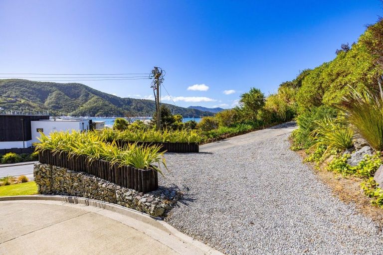 Photo of property in 324a Waikawa Road, Waikawa, Picton, 7220