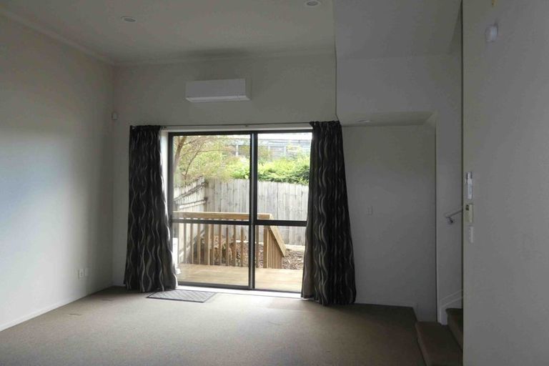 Photo of property in 5/2 Swan Hill Drive, Glen Eden, Auckland, 0602
