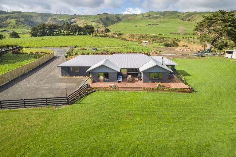 Photo of property in 52 Centre Road, Aokautere, Palmerston North, 4471