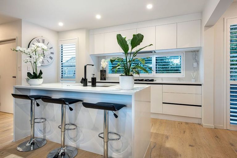 Photo of property in 18a Marama Street, Castor Bay, Auckland, 0620