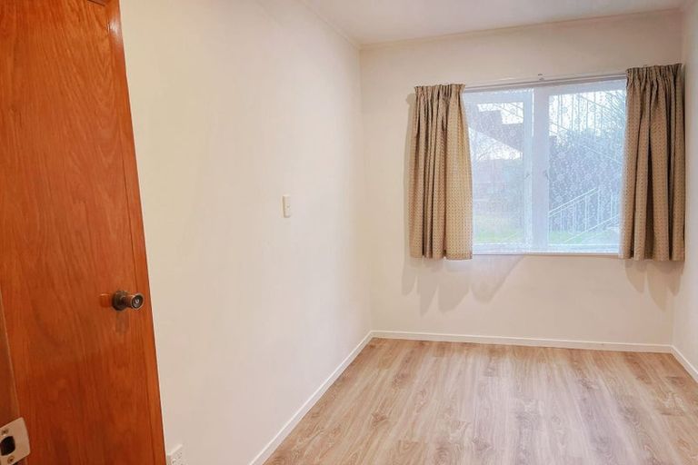 Photo of property in 3 Trinidad Road, Sunnynook, Auckland, 0620