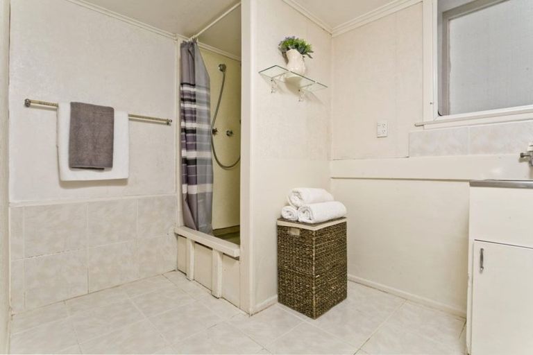 Photo of property in 96 Pupuke Road, Hillcrest, Auckland, 0627