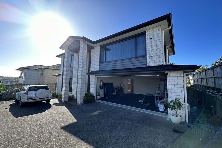 Photo of property in 89 Medallion Drive, Oteha, Auckland, 0632