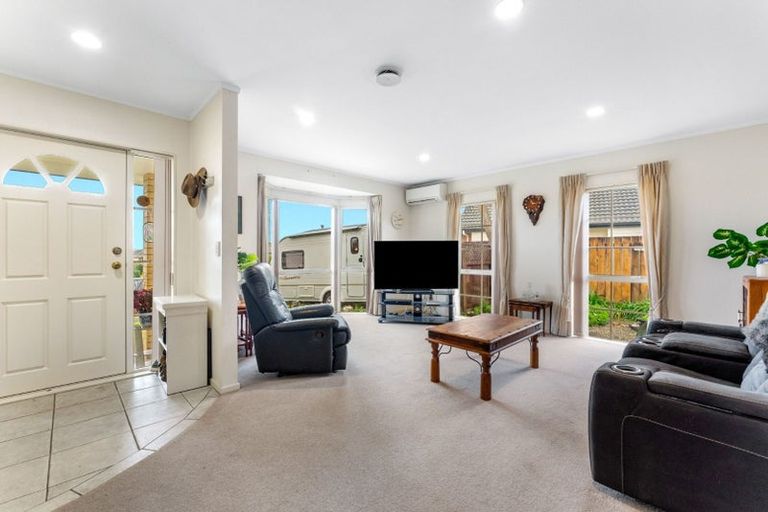 Photo of property in 6 Pono Place, Waiuku, 2123