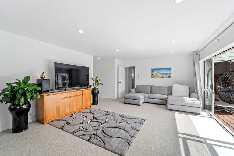 Photo of property in 31 Centreway Road, Orewa, 0931
