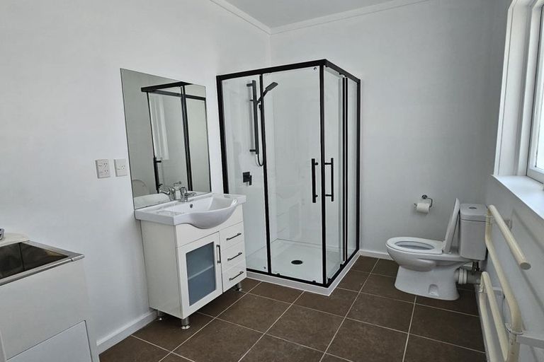 Photo of property in 18 Saint Ronans Avenue, Waterloo, Lower Hutt, 5011