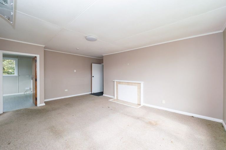 Photo of property in 5 Crewe Crescent, Hokowhitu, Palmerston North, 4410