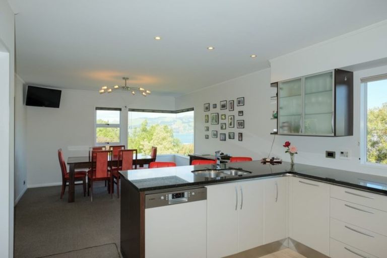 Photo of property in 22 Athol Place, Ravensbourne, Dunedin, 9022