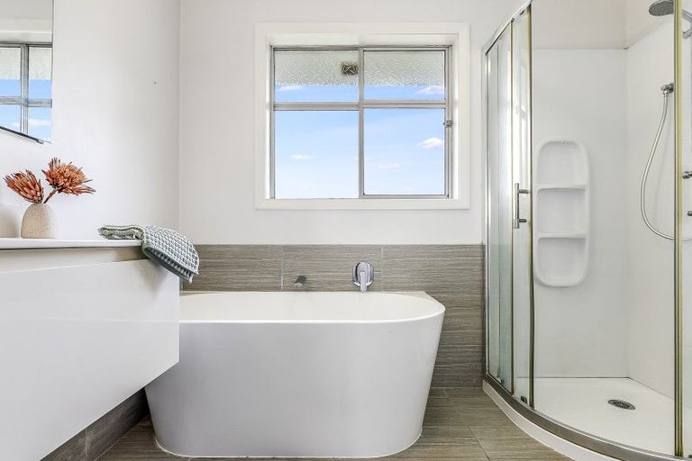 Photo of property in 11 Gerrand Place, Chedworth, Hamilton, 3210