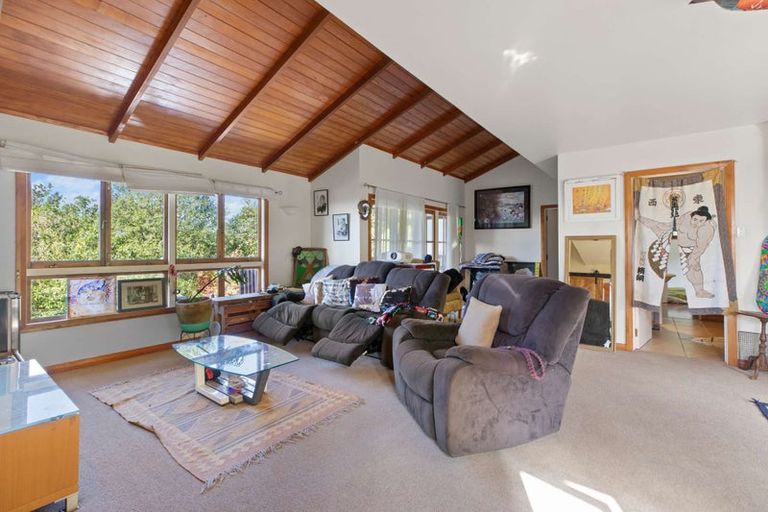 Photo of property in 505 Scenic Drive, Waiatarua, Auckland, 0612