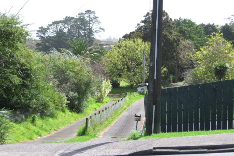 Photo of property in 13b Seymour Road, Sunnyvale, Auckland, 0612