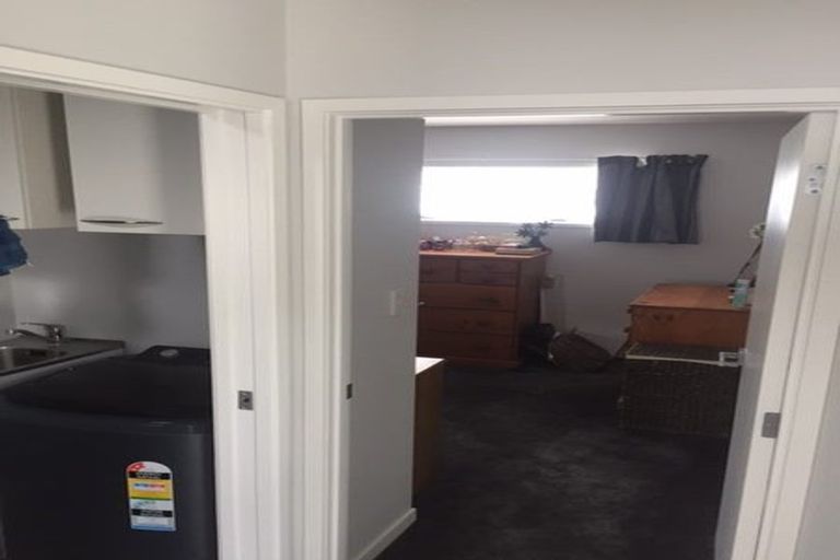 Photo of property in 76 Te Atatu Road, Te Atatu South, Auckland, 0610