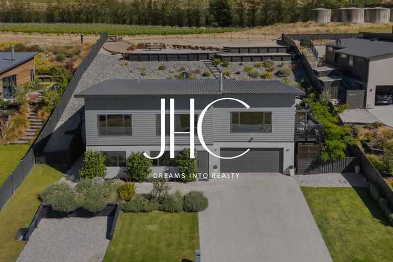 Photo of property in 71 Stratford Drive, Mount Pisa, Cromwell, 9383