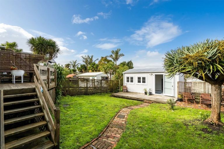 Photo of property in 65 Old Lake Road, Narrow Neck, Auckland, 0624