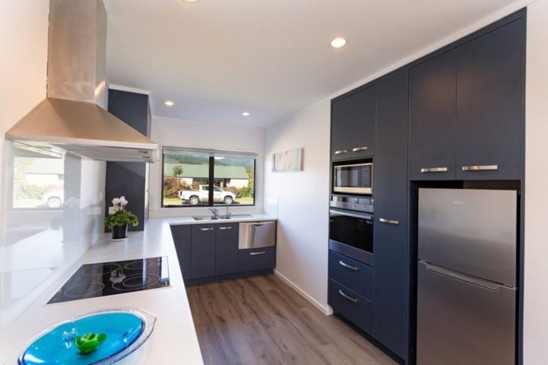 Photo of property in 2a Heihei Place, Paraparaumu, 5032