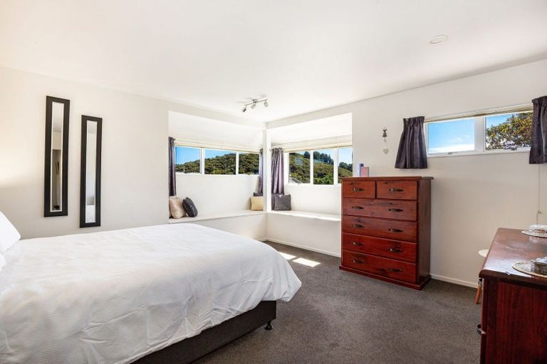 Photo of property in 56 Molyneux Close, Whitby, Porirua, 5024