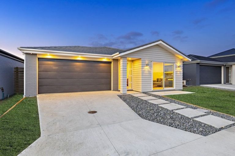 Photo of property in 11 Kapia Drive, Takanini, 2112