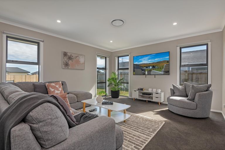 Photo of property in 20 Atlantic Drive, Fitzherbert, Palmerston North, 4410