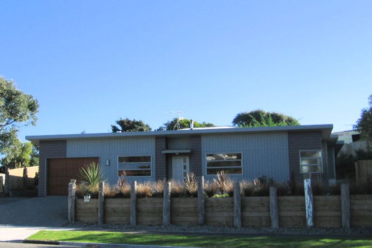 Photo of property in 13a Weggery Drive, Waikanae Beach, Waikanae, 5036