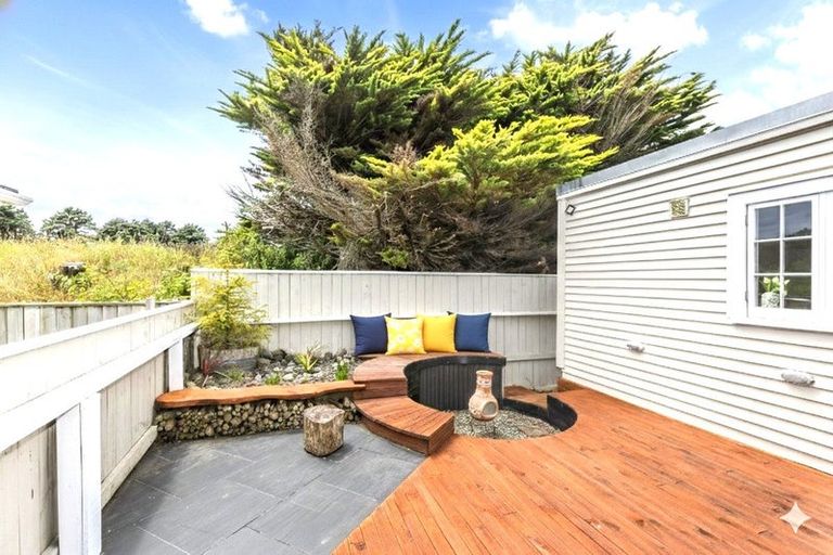 Photo of property in 43a Collins Avenue, Tawa, Wellington, 5028