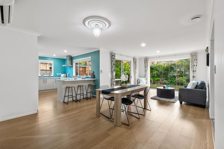 Photo of property in 16 Semillon Avenue, Henderson, Auckland, 0612