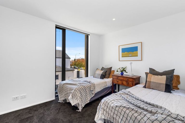 Photo of property in 74 Merivale Lane, Merivale, Christchurch, 8014