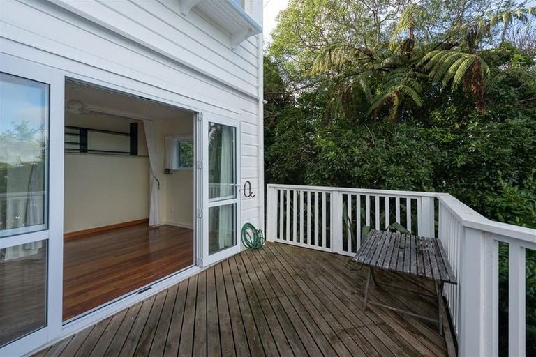 Photo of property in 118 Kelburn Parade, Kelburn, Wellington, 6012