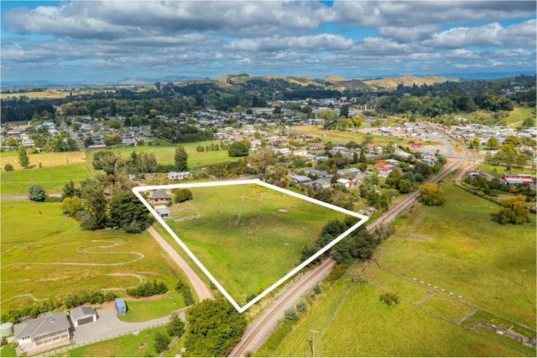 Photo of property in 36 Tamumu Road, Waipawa, 4210