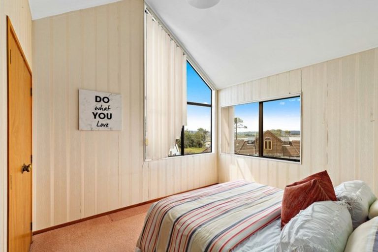 Photo of property in 9 Monet Grove, West Harbour, Auckland, 0618