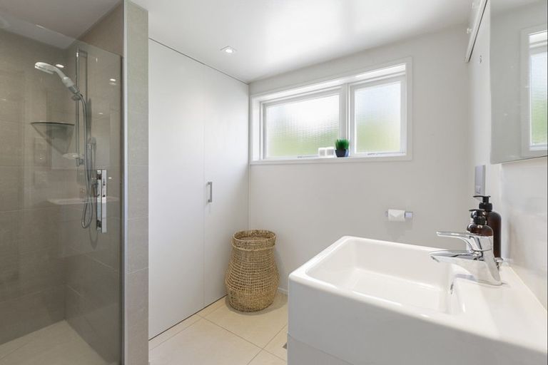 Photo of property in Oriana Apartments, 248 Oriental Parade, Oriental Bay, Wellington, 6011