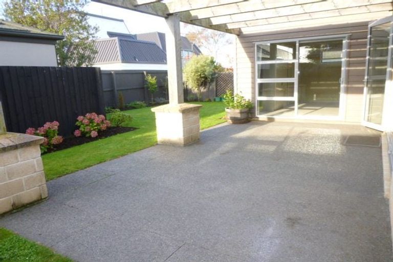 Photo of property in 5 Crofton Road, Harewood, Christchurch, 8051