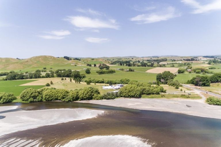 Photo of property in 797 Pourerere Road, Omakere, Waipawa, 4271