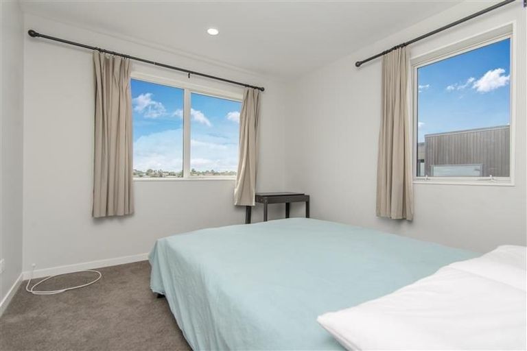 Photo of property in 2 Caldera Drive, Long Bay, Auckland, 0630