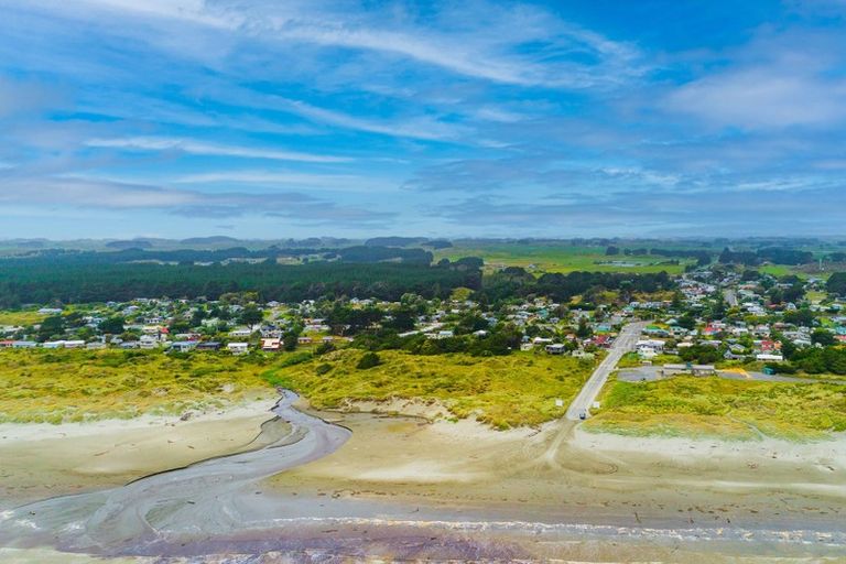 Photo of property in 47 Kanuka Drive, Waitarere, Levin, 5510