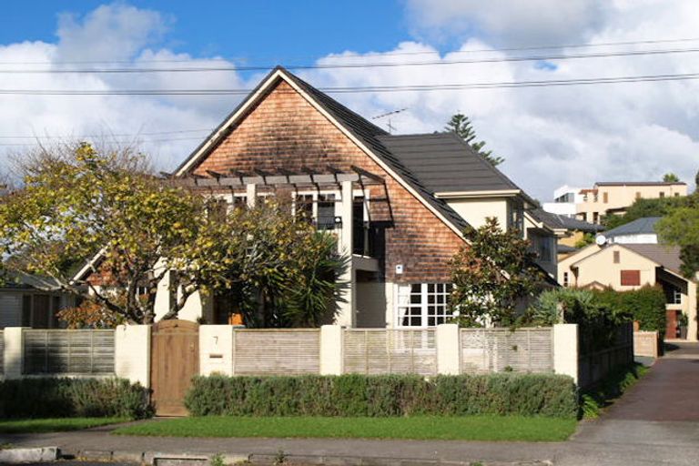 Photo of property in 7 Shelly Beach Parade, Cockle Bay, Auckland, 2014