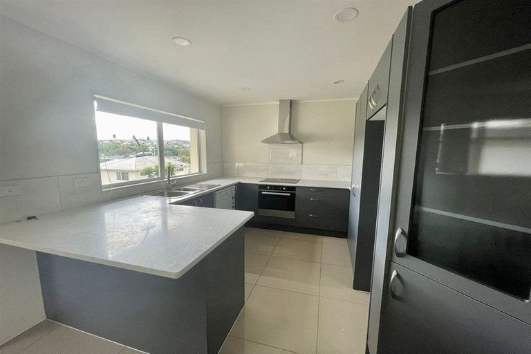 Photo of property in 9 Birchlea Rise, Goodwood Heights, Auckland, 2105