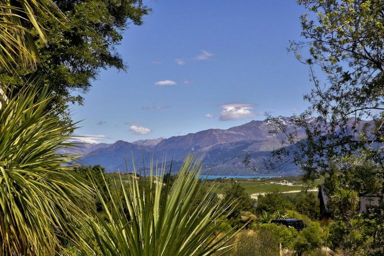 Photo of property in 8 Bretby Court, Jacks Point, Queenstown, 9371