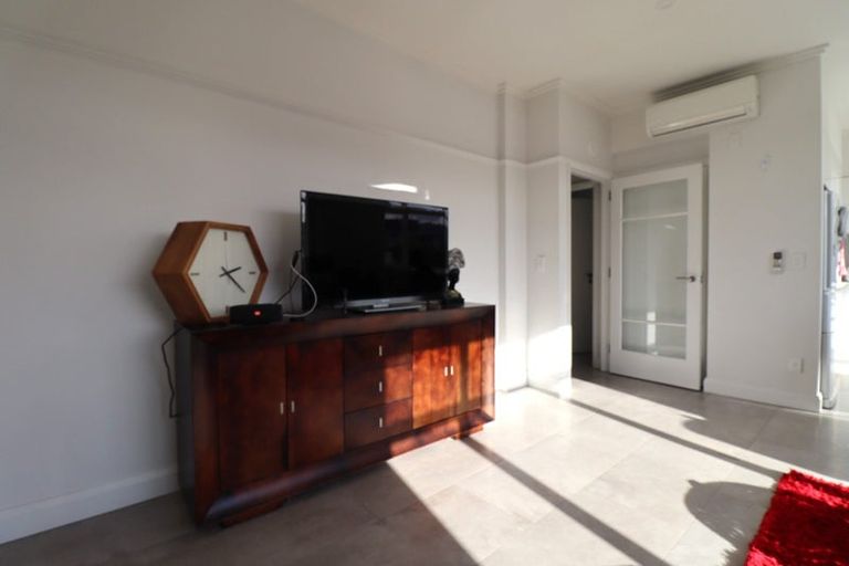 Photo of property in Fountain Court, 1/48 Oriental Parade, Oriental Bay, Wellington, 6011