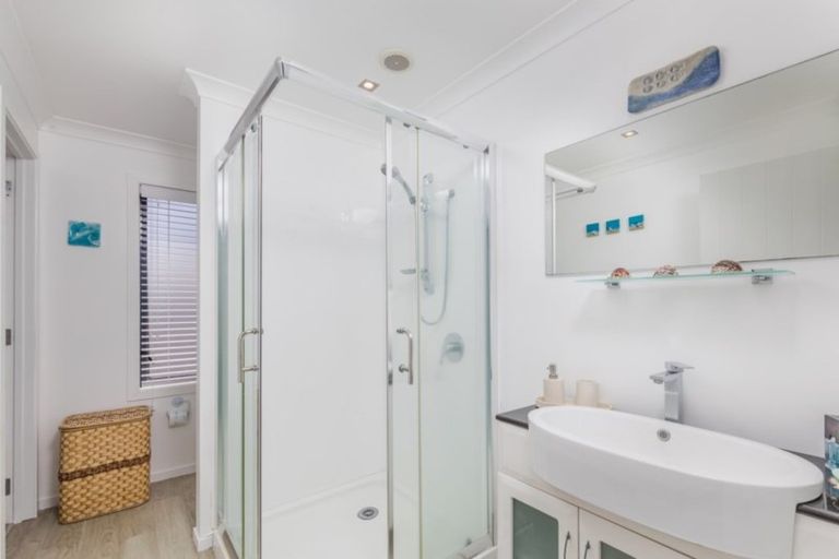 Photo of property in 17 Papaka Road, Ngunguru, Whangarei, 0173