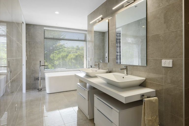 Photo of property in 8a Mandalay Lane, Redcliffs, Christchurch, 8081